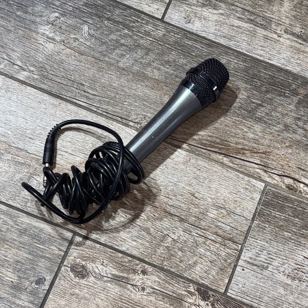 Dynamic Wired Microphone - Black and Silver